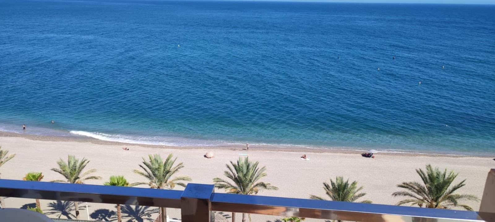 Duplex Castell De Ferro Apartment Luaran gambar